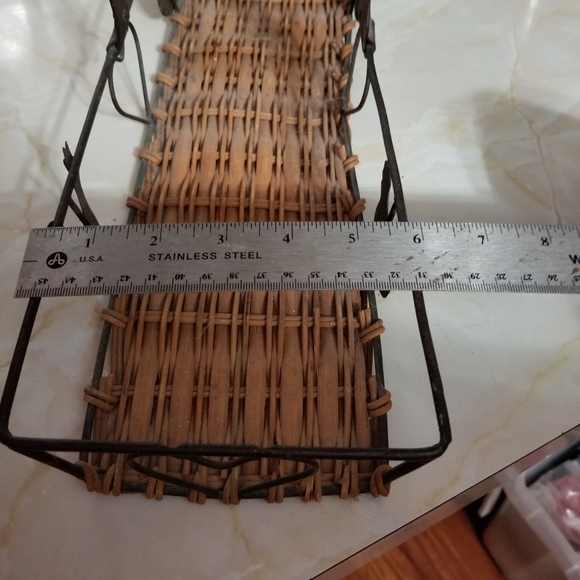 LONG BASKET W METAL HENS/HEARTS - Picture 5 of 6